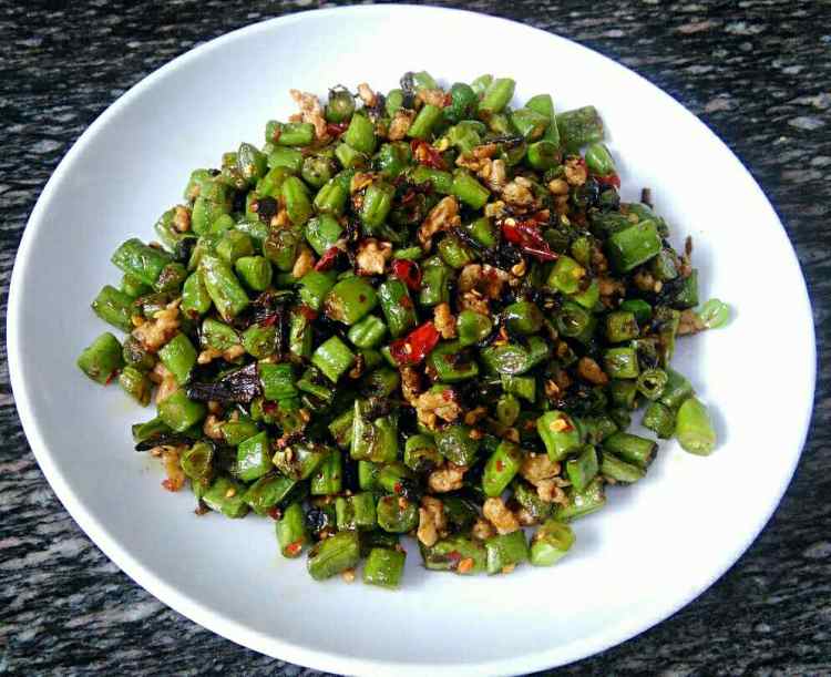 橄榄菜肉末四季豆步骤10