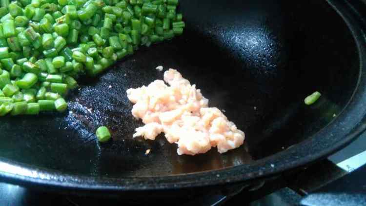 橄榄菜肉末四季豆步骤7