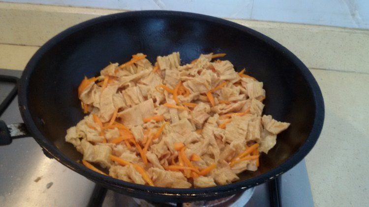 蒜香萝卜丝炒豆皮步骤6