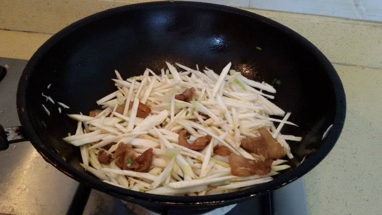 茭白丝炒肉片步骤4
