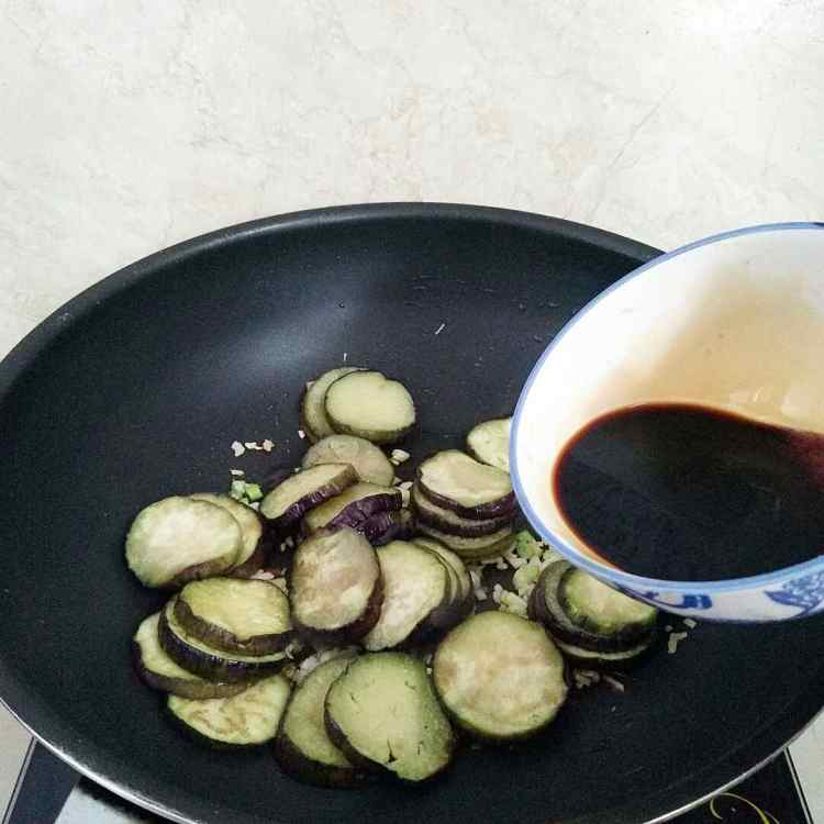 鱼香炒茄片步骤9