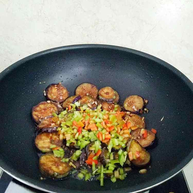 鱼香炒茄片步骤10