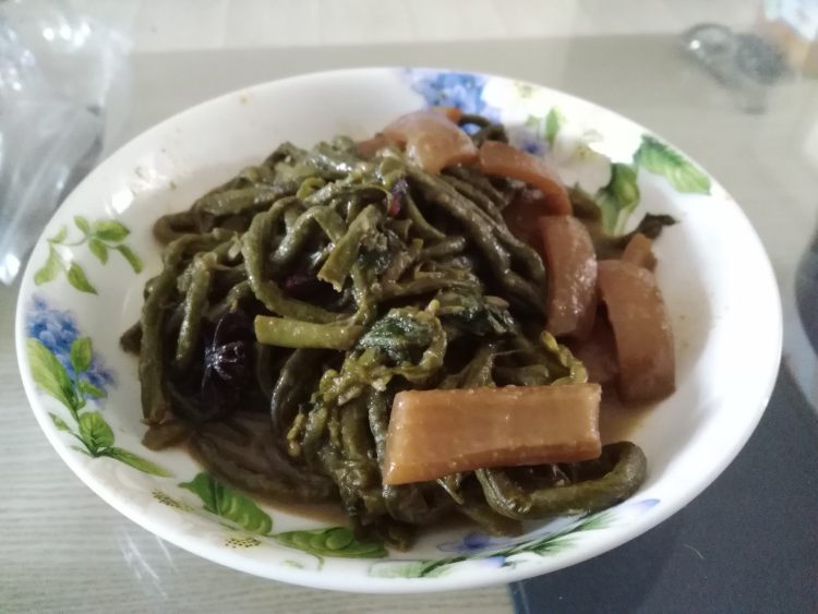 苏子叶肉皮焖豇豆步骤10