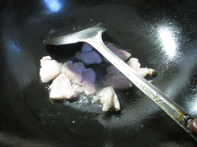 咸肉茭白煮千张结步骤4