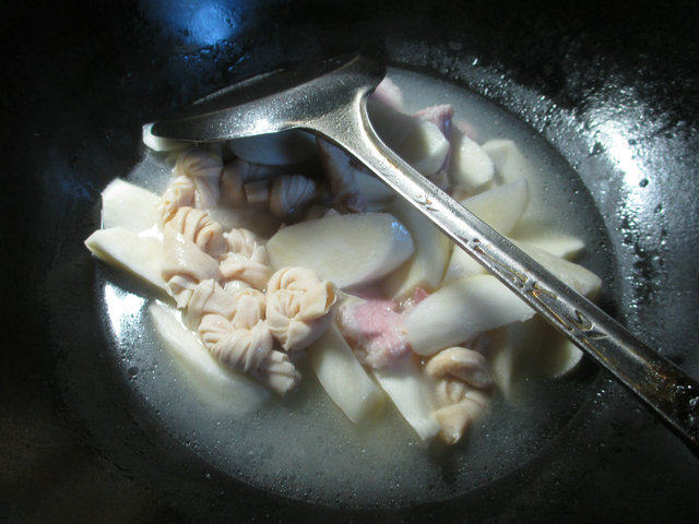 咸肉茭白煮千张结步骤7