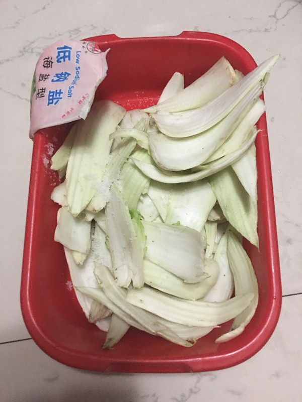 酒酿泡制酸菜步骤1