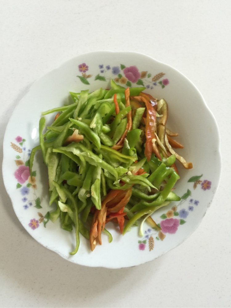 青椒炒肉丝步骤2
