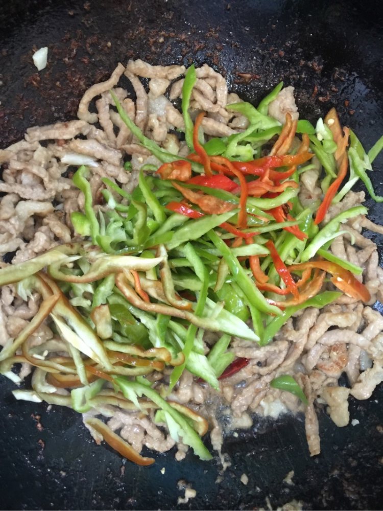 青椒炒肉丝步骤6
