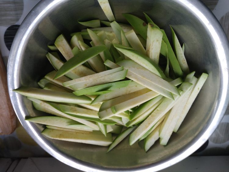 番茄肉末酱茄条步骤2