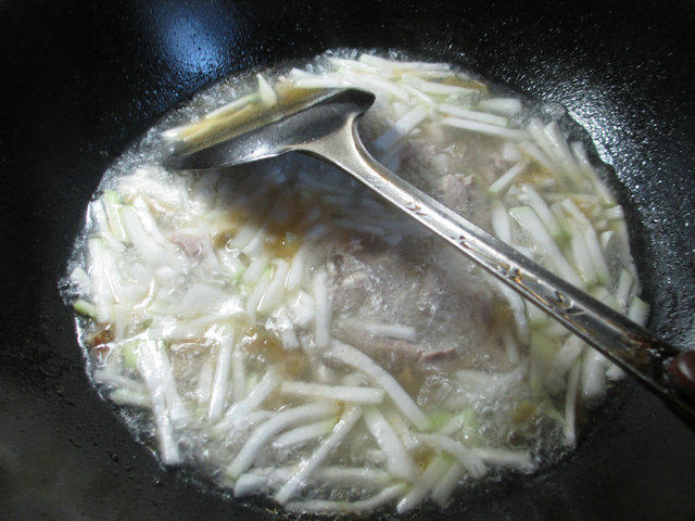 榨菜丝肉丝蒲瓜汤步骤3