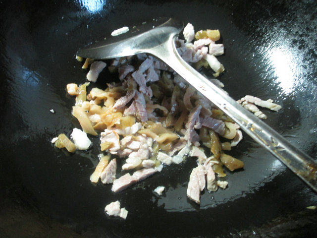 榨菜丝肉丝蒲瓜汤步骤2