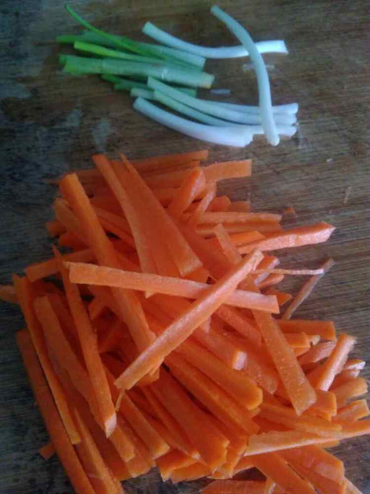 金针菇红萝卜炒肉丝步骤2