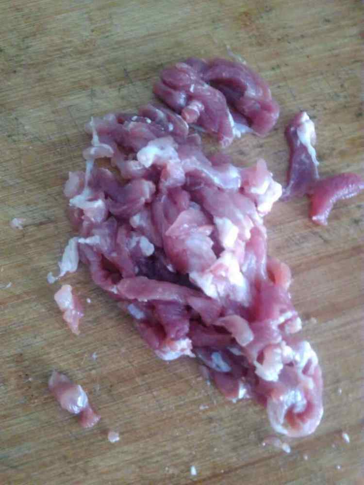 金针菇红萝卜炒肉丝步骤1