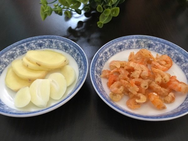 上汤虾米丝瓜步骤2