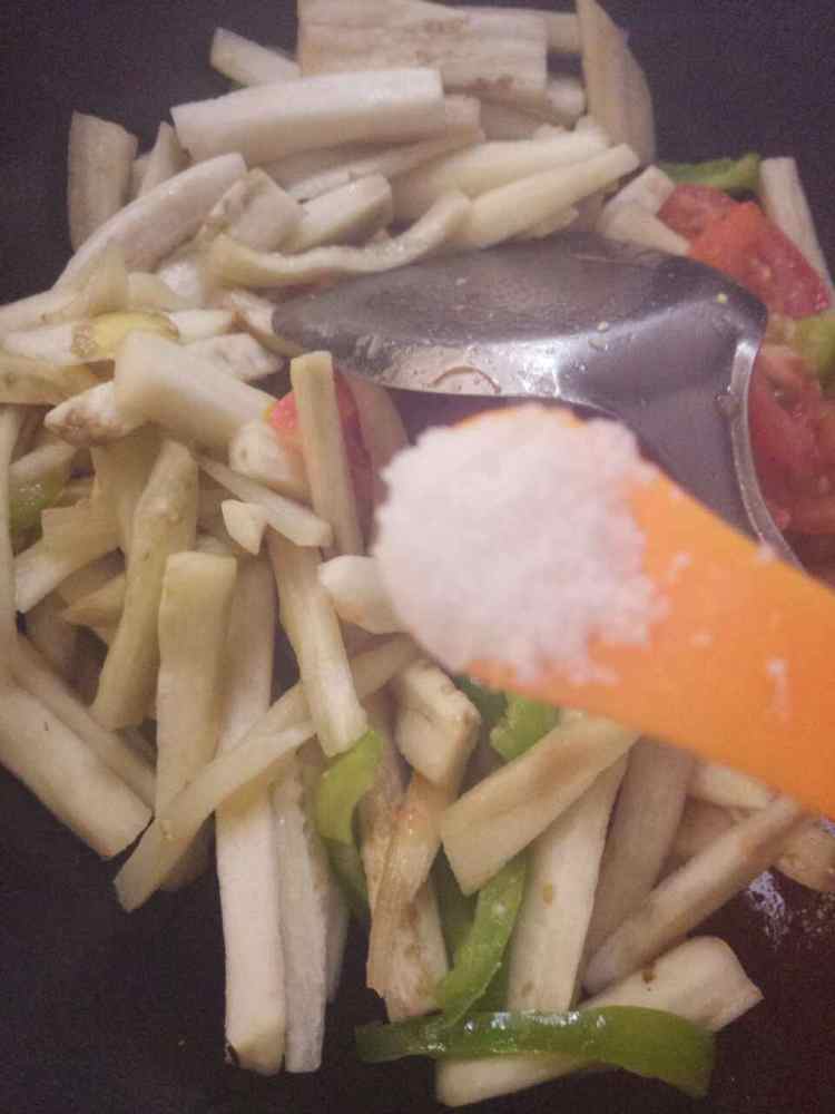 家常炒茄子步骤5