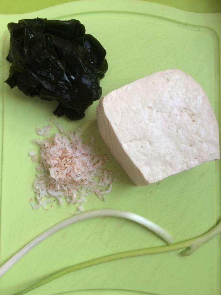 家常海带豆腐汤步骤1