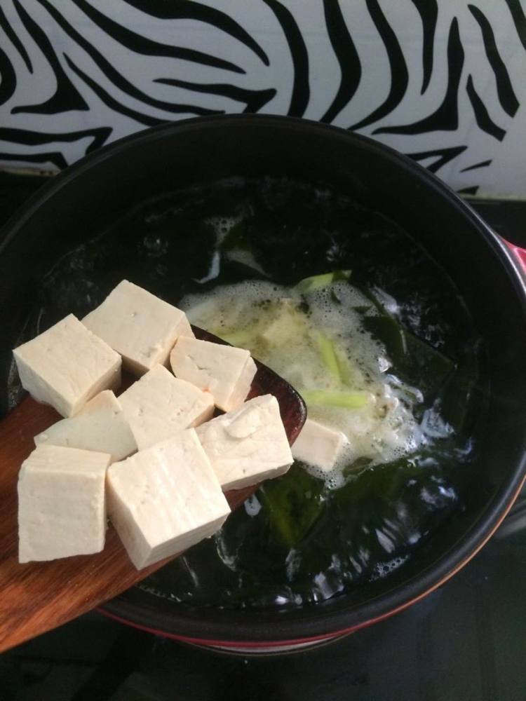 家常海带豆腐汤步骤8