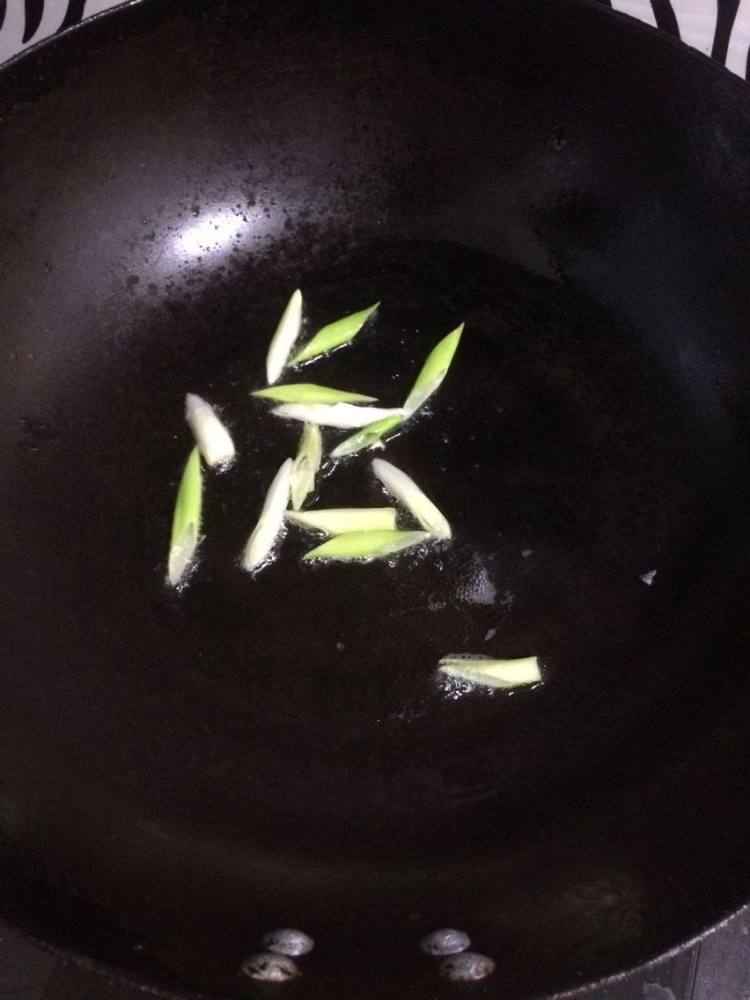 辣椒炒小花蛤步骤2