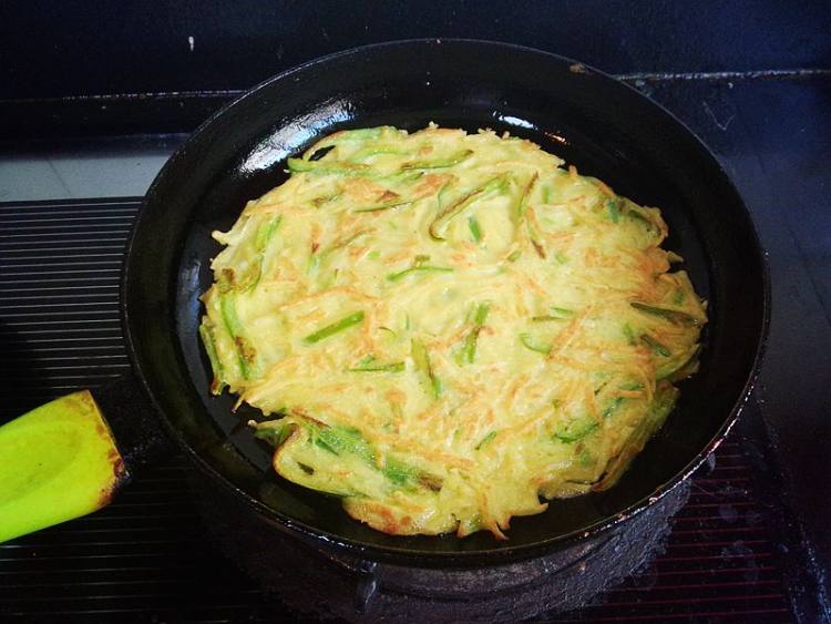 土豆丝青椒鸡蛋饼步骤9