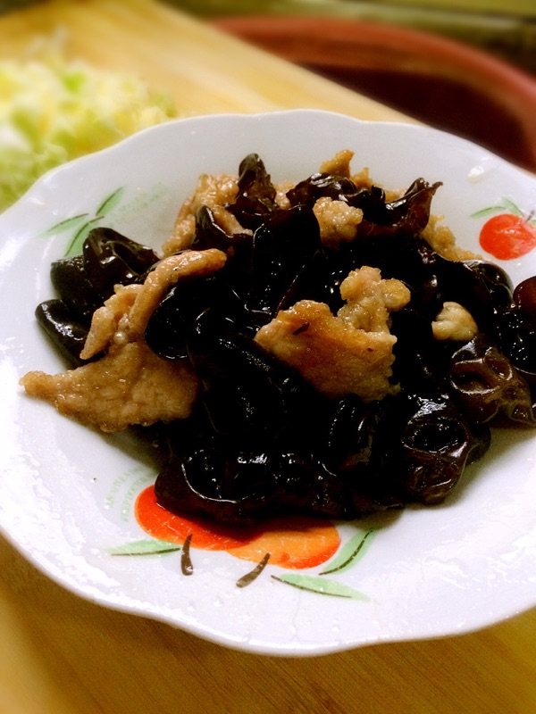 黑木耳炒肉片步骤7