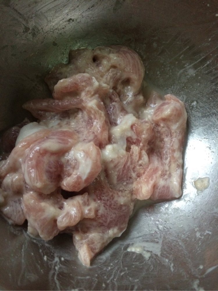 黑木耳炒肉片步骤2
