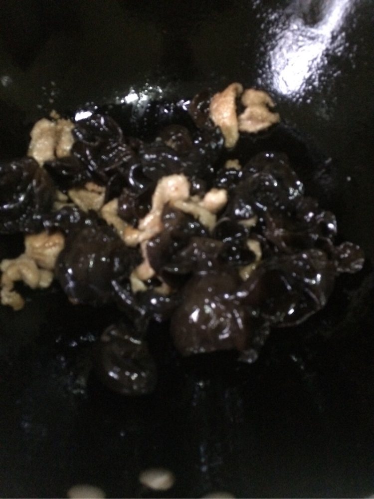 黑木耳炒肉片步骤6