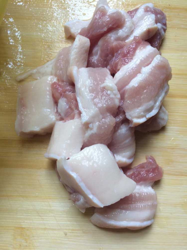 五花肉煸土豆步骤1