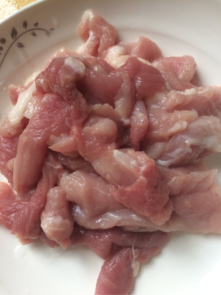 洋葱炒肉片步骤1