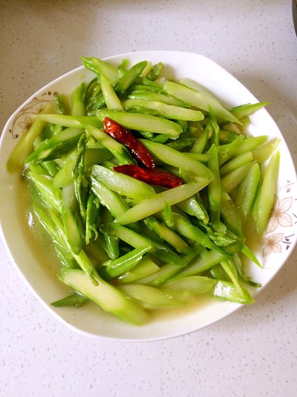 清炒芦笋步骤6