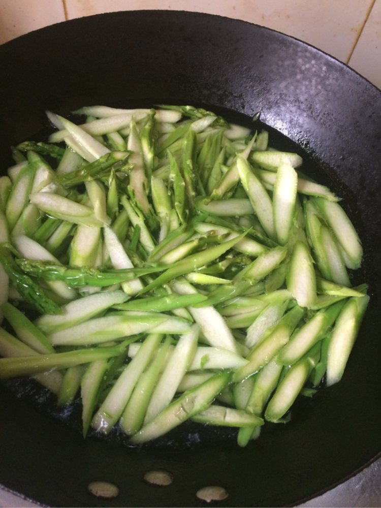 清炒芦笋步骤3