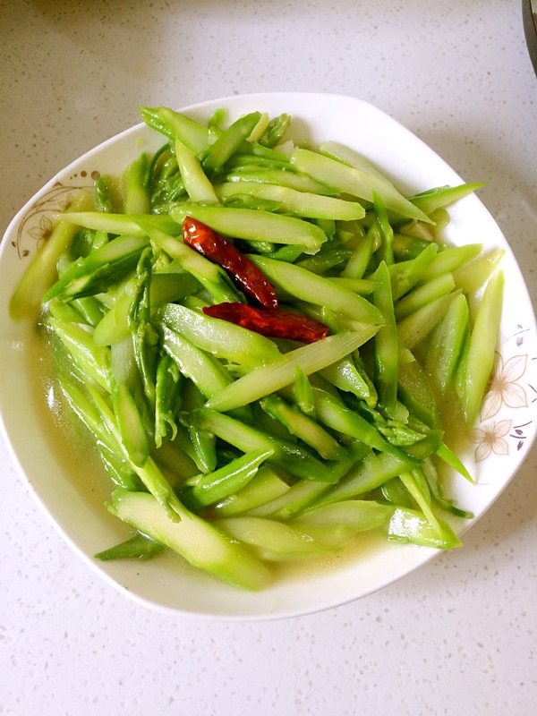 清炒芦笋步骤5