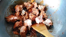 青椒土豆炖牛肉步骤5