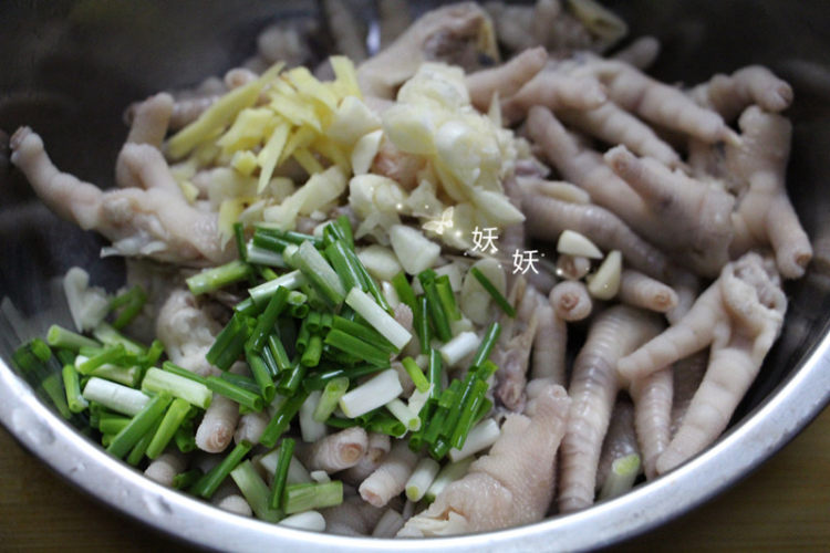 凉拌鸡脚步骤6