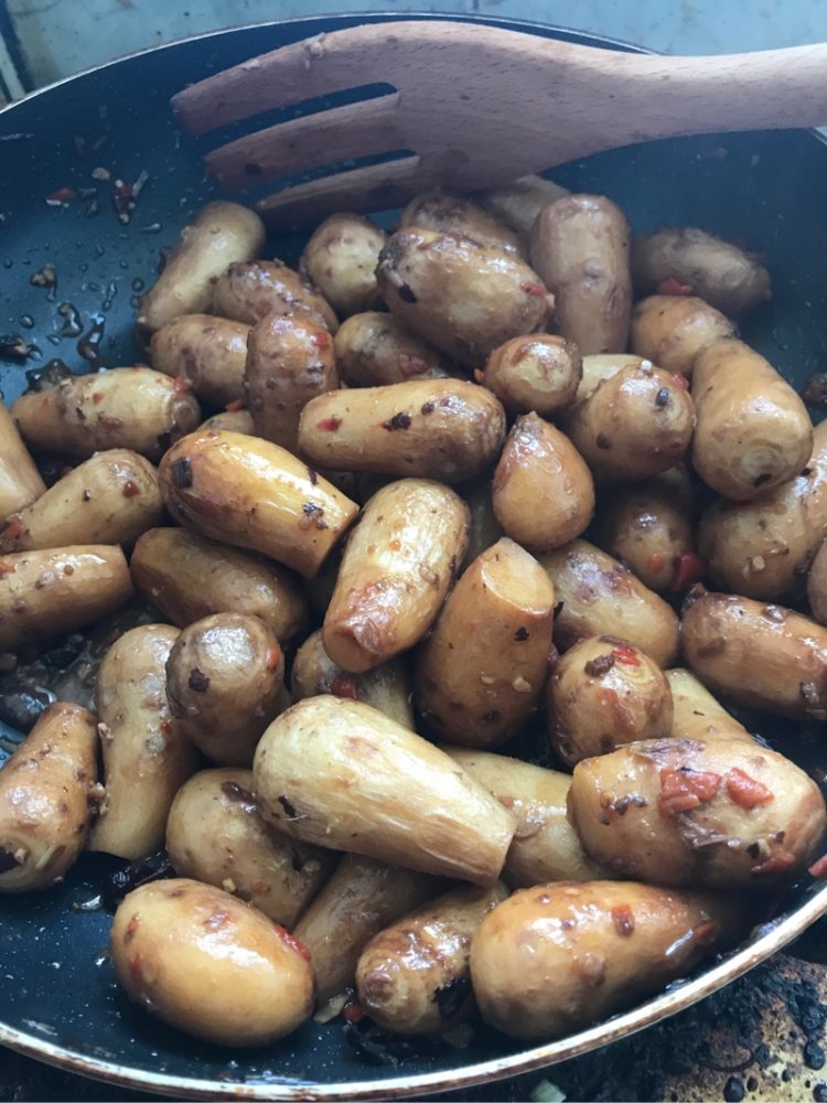 豆豉辣酱焖芋头仔步骤8