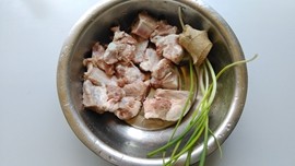 糖醋排骨步骤1