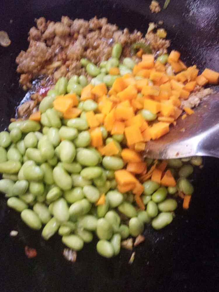 肉沫炒毛豆步骤5