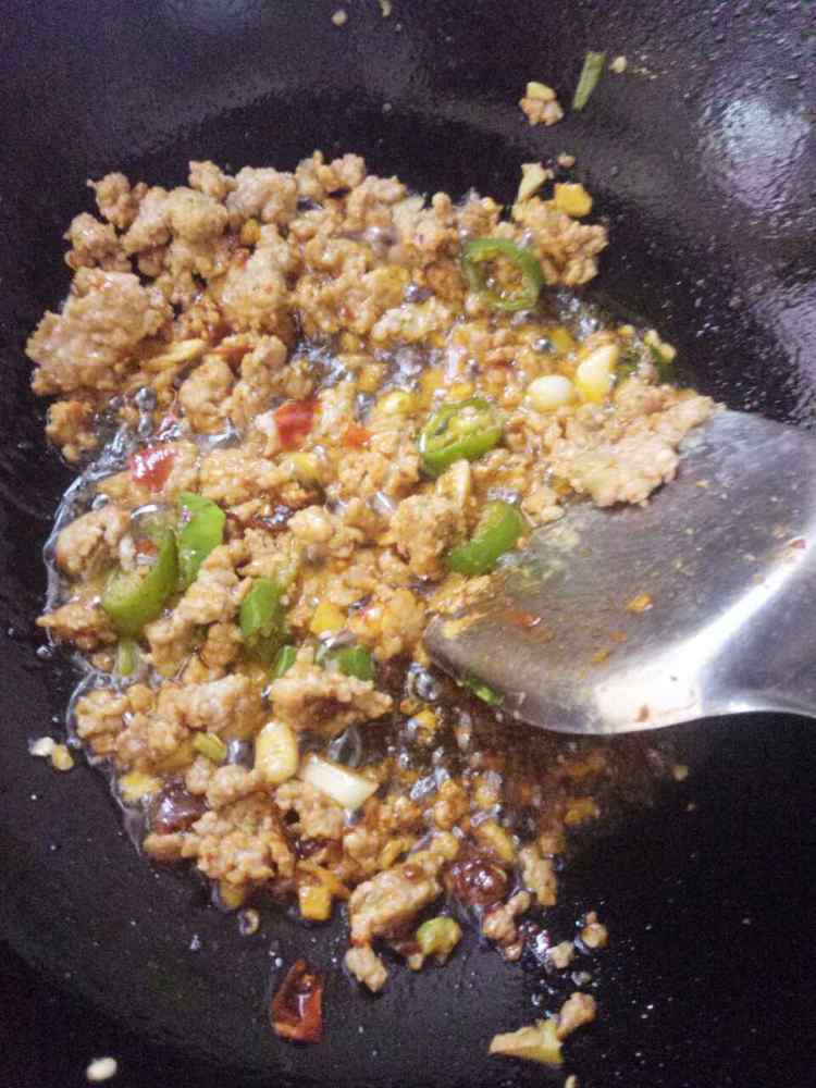 肉沫炒毛豆步骤4
