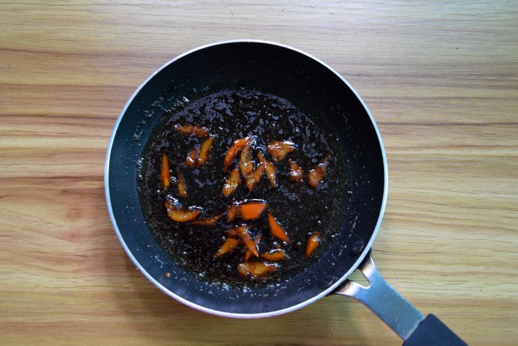 芹菜拌黑豆腐竹步骤7