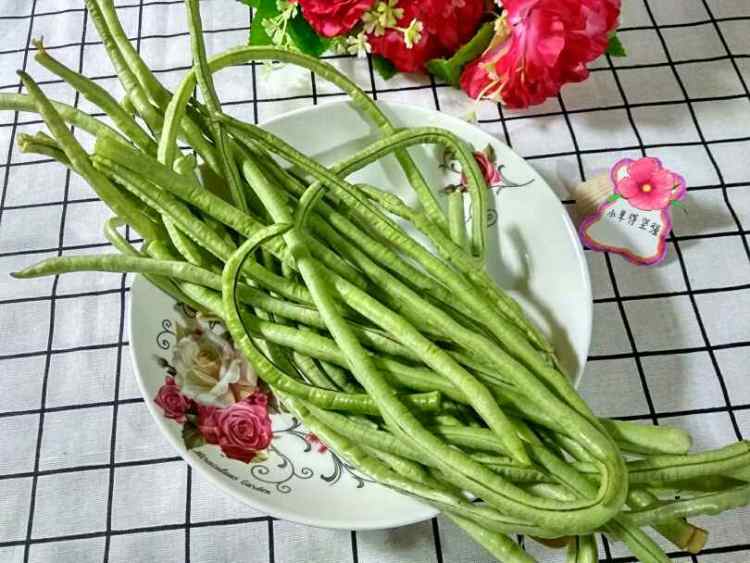 鱿鱼干炒豆角步骤1