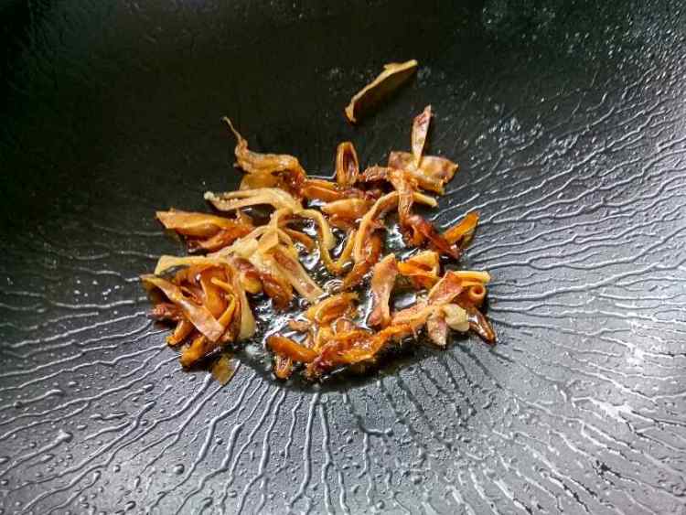 鱿鱼干炒豆角步骤5