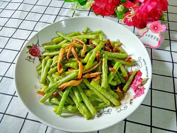 鱿鱼干炒豆角步骤8