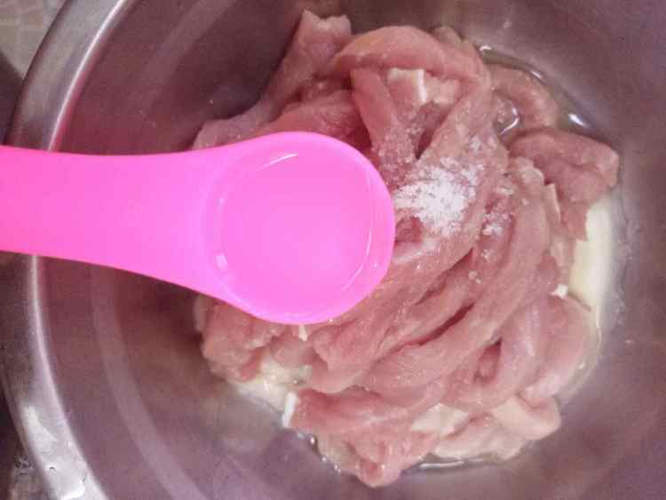 鱼香肉丝步骤3