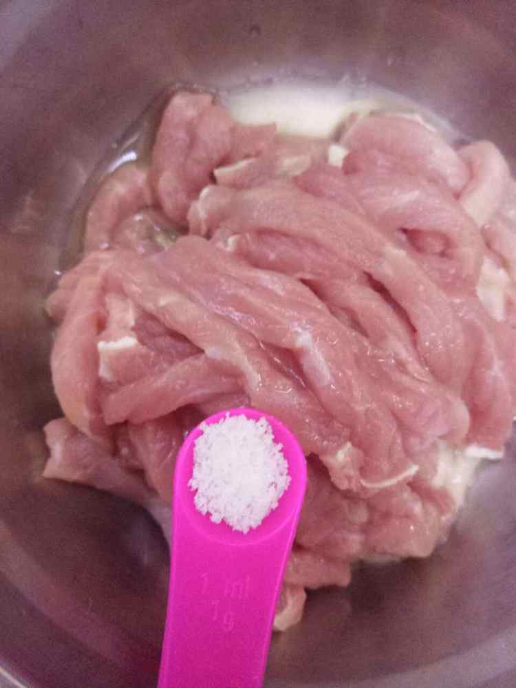 鱼香肉丝步骤2