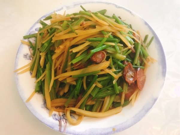 毛芹土豆丝炒腊肠步骤6