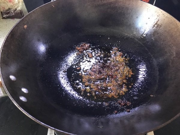 毛芹土豆丝炒腊肠步骤3