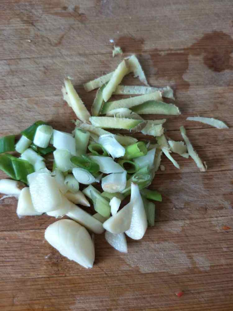 芹菜豆干炒肉丝步骤4