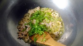 茭白青椒炒肉丝步骤5