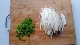 茭白青椒炒肉丝步骤3