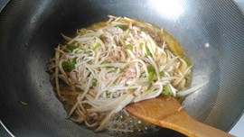 茭白青椒炒肉丝步骤9