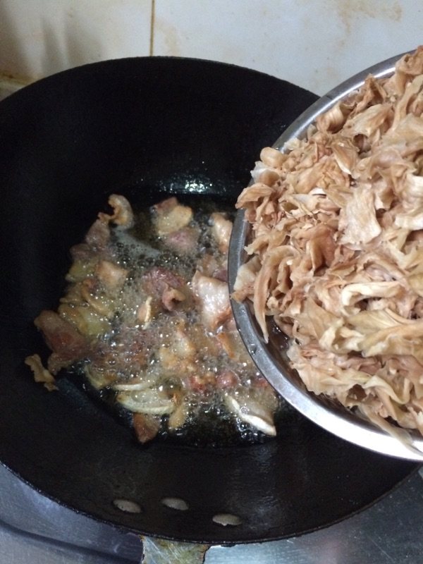 包菜干炖肉步骤5